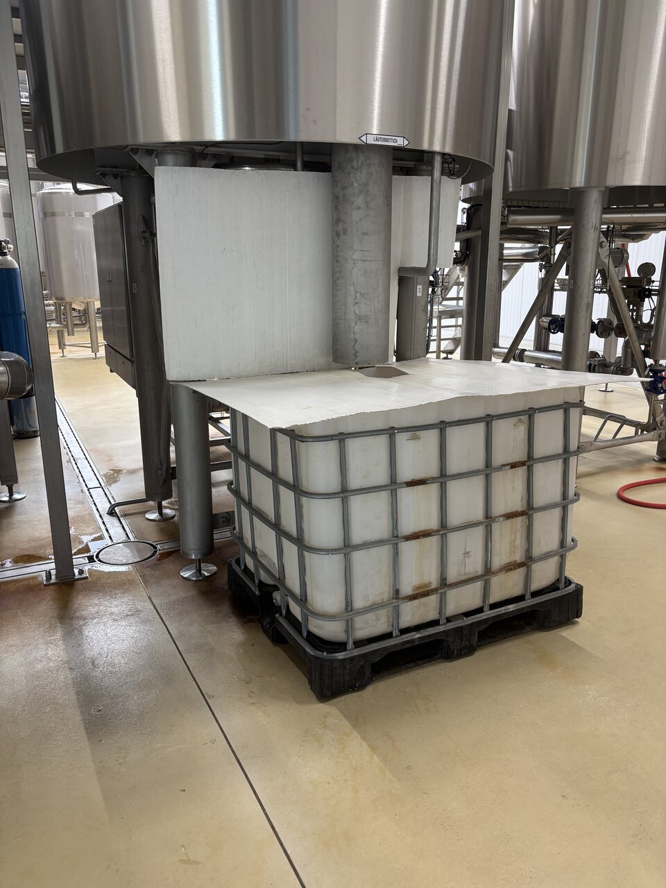 IBC positioned below the lauter tun for spent grain collection