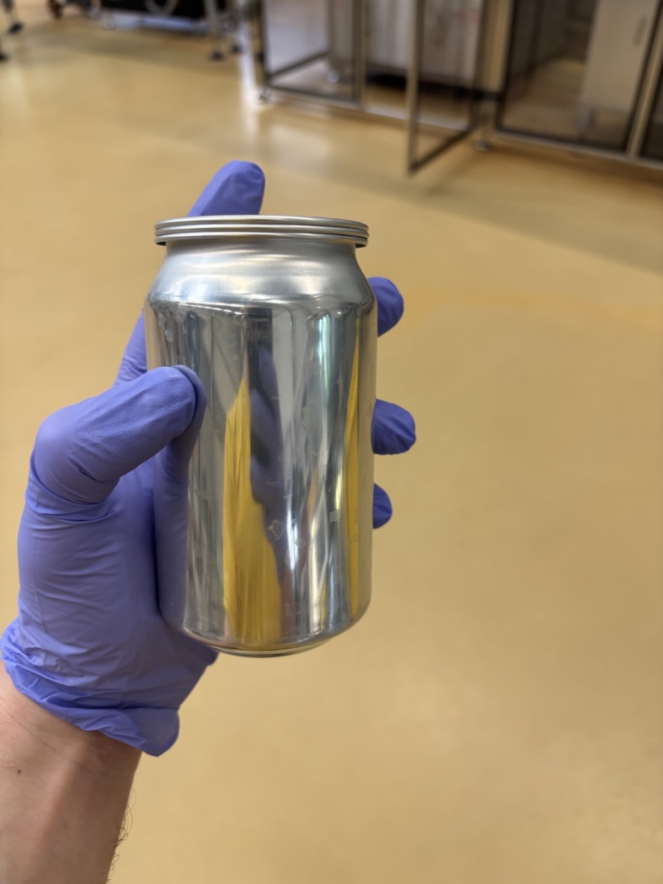 33 cl can with 3 lids stacked on top