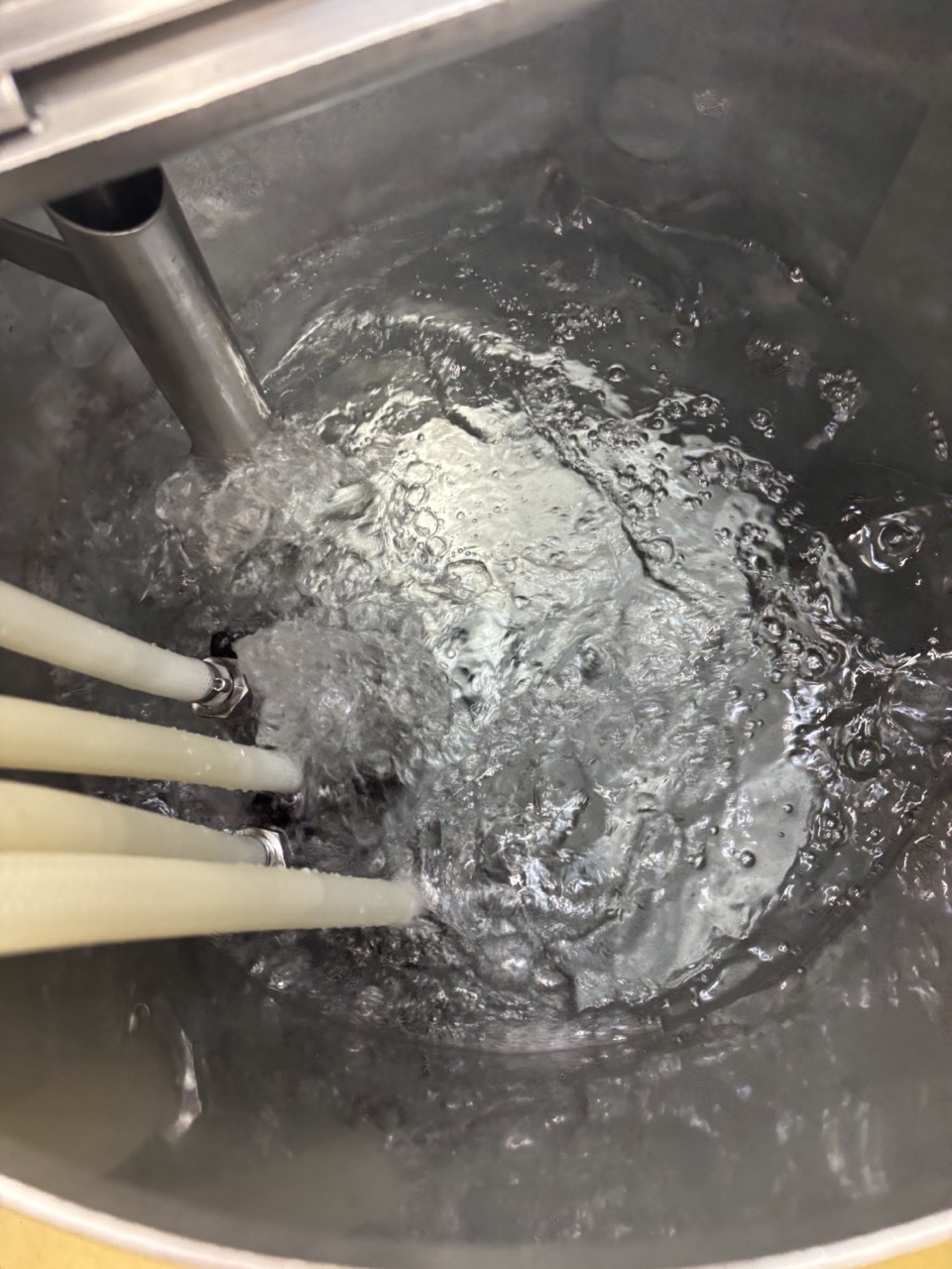 CO₂ purge endpoint — couplers open in PAA bath, CO₂ bubbling through confirms the line is being purged